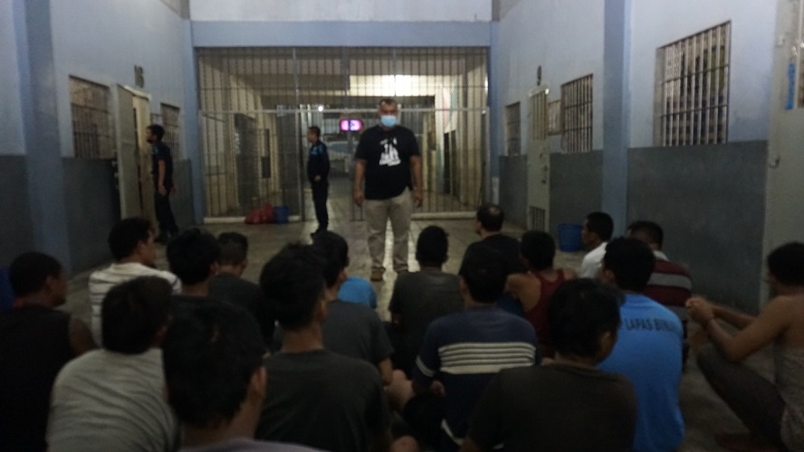 Ciptakan Kawasan Bebas Narkotika dan Korupsi, KPLP Binjai Rinaldo A. Tarigan Terus Lakukan Razia Kedisplinan Kamar