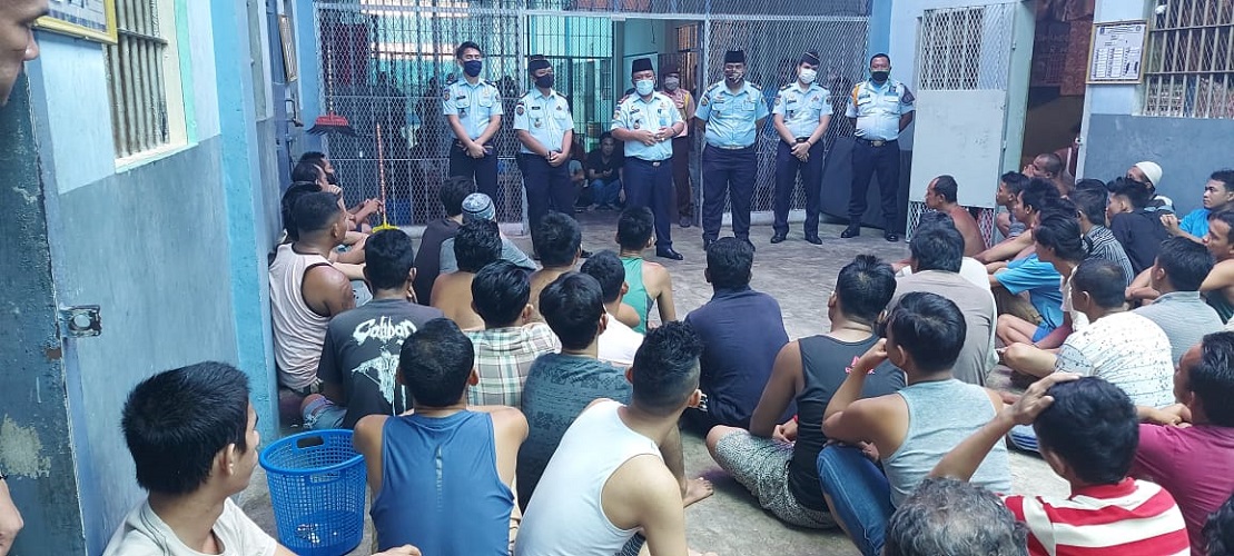 Kalapas Kelas IIA Binjai Maju A. Siburian Mengajak Petugas dan Warga Binaan untuk Patuhi Protokoler Kesehatan