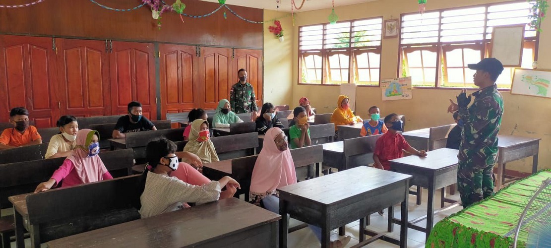 Cerdaskan Anak Bangsa, Satgas Pamtas RI-PNG Yonif Raider 100/PS Menggelar Bimbel kepada Anak-anak