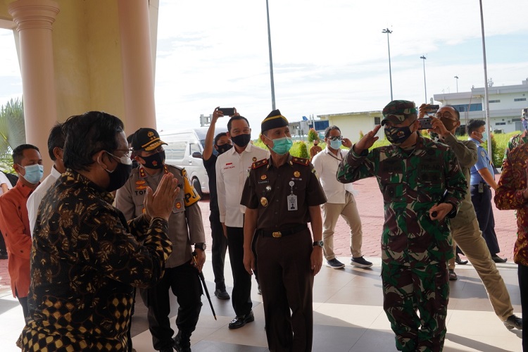 Danrem 032/Wbr Bersama Forkopimda Sambut Kedatangan Memkopolhukkam