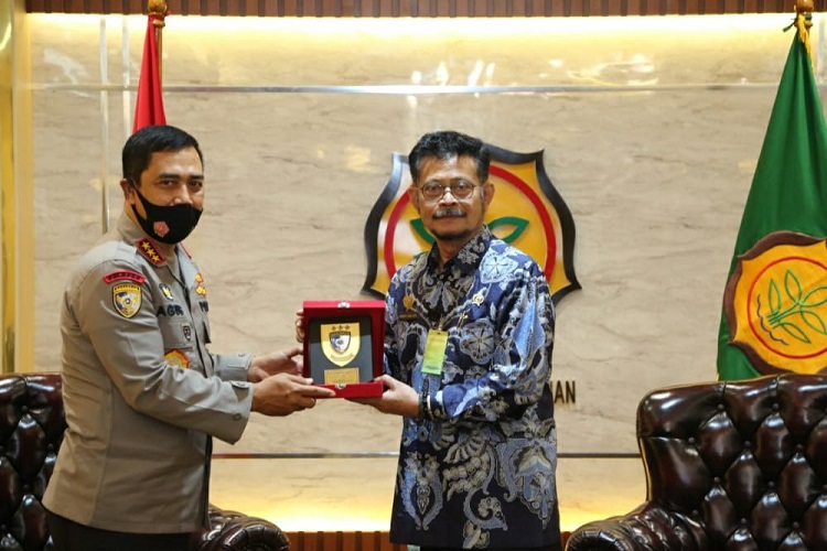 Kabaharkam Polri dan Menteri Pertanian Menjajaki Kerjasama Pemanfaatan Lahan Tidur untuk Ketahanan Pangan