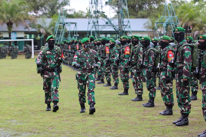 Upacara Pemberangkatan Satgas Pamtas RI-Malaysia Batalyon Infanteri 642/Kapuas yang dilaksanakan di Mayonif 642/Kps.