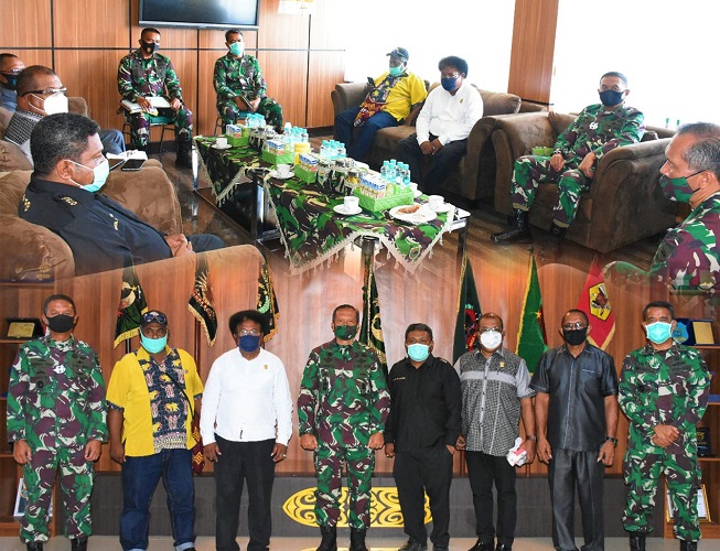 Pangdam XVIII/Kasuari Selaku Anak Adat Berhasil Perjuangkan Kuota Penerimaan Caba PK TNI AD Otsus OAP Wanita (Kowad) dari 3 orang menjadi 40 orang