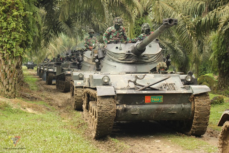 Prajurit Kavaleri Melaksanakan Operasi Pertempuran Hutan