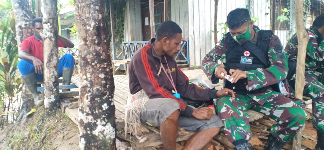 SATGAS PAMTAS YONIF 312/KH KEMBALI MENGADAKAN PELAYANAN KESEHATAN DOOR TO DOOR DI PERBATASAN