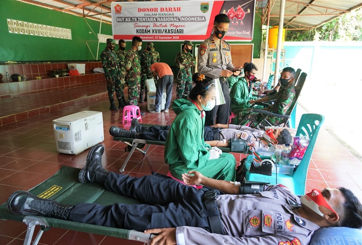 Sambut Peringatan HUT ke-75 TNI 2020, Kodam XVIII/Kasuari Menggelar Donor Darah