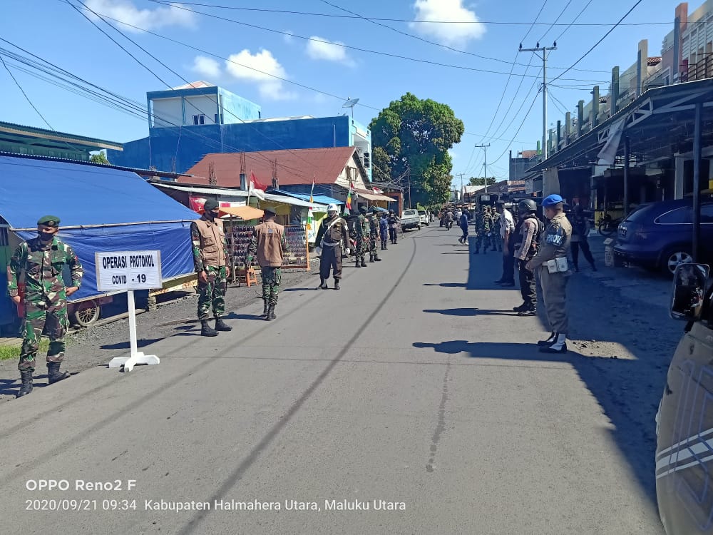 Satgas Yonarmed 9 Kostrad Bantu Pemda Halut dalam Rangka Penerapan Operasi Protokol Covid-19
