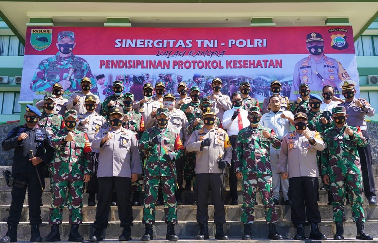 Sinergitas TNI-Polri dalam Rangka Pendisiplinan Protokol Kesehatan di Wilayah Papua Barat 2020