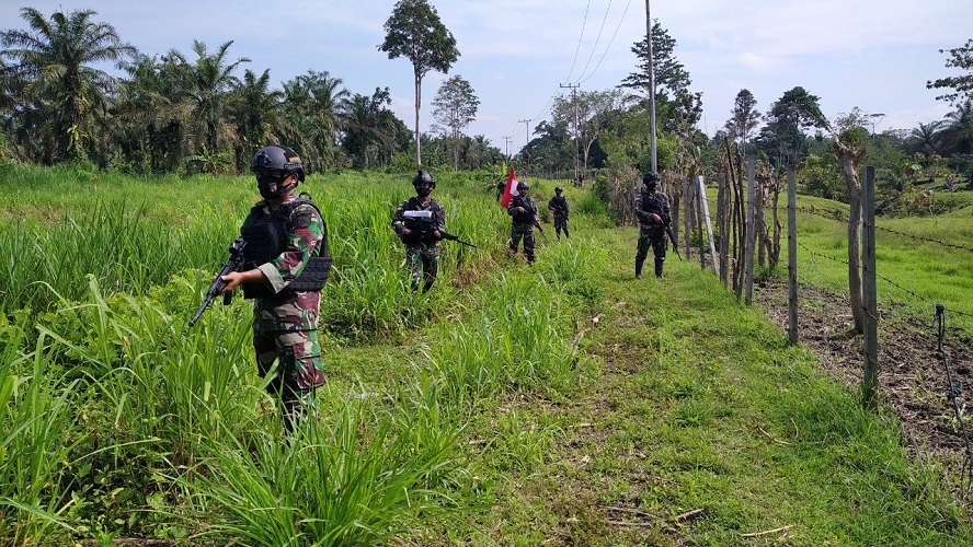 WUJUDKAN SITUASI KONDUSIF, POS KOTIS SATGAS YONIF RAIDER 100/PS GELAR PATROLI KEAMANAN