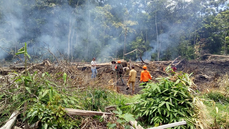 Antisipasi Karhutla Meluas, Koramil Sambas Cek Titik Api di Tebuah Elok