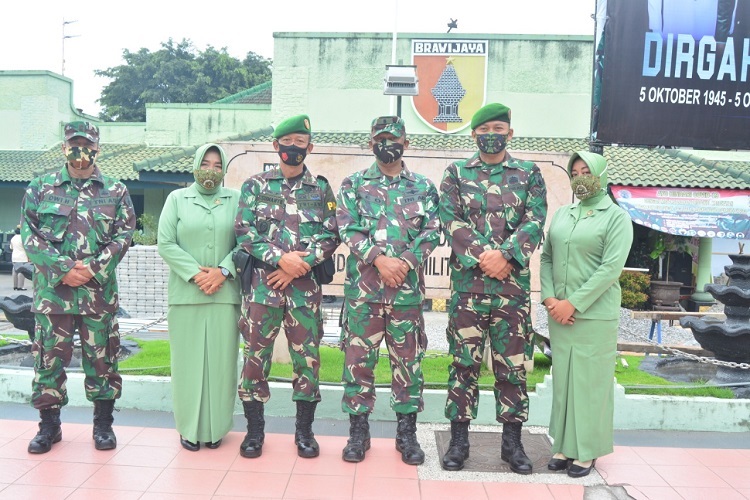 Kasdim 0808/Blitar,Melepas Anggota Pindah Satuan Kodim 0718/Biak