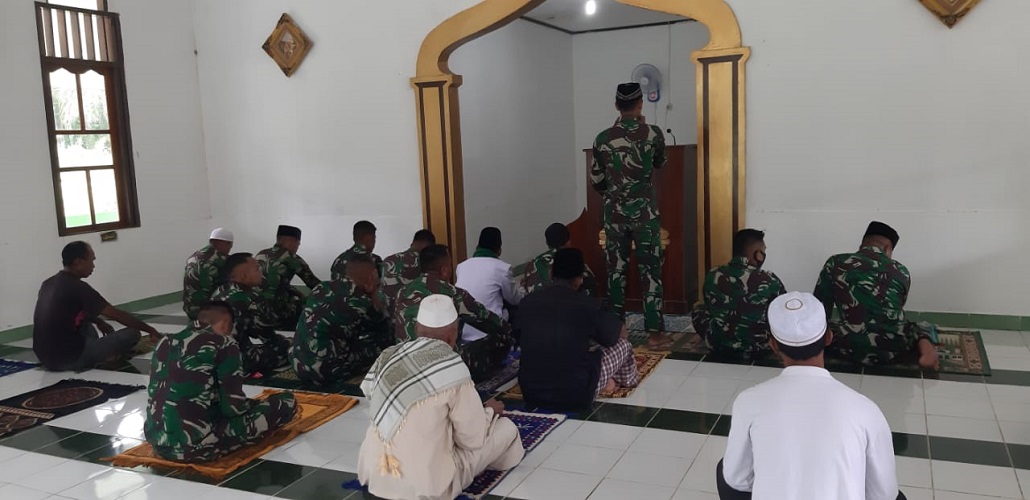 Prada Muh Aldi, Prajurit Muda Satgas Pamtas Yonif 312/KH Pimpin Khotbah Sholat Jumat di Perbatasan