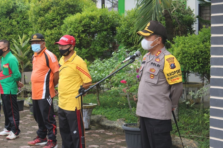 Sosialisasi UU Ciptaker, Kapolres Serdang Bedagai Memimpin Apel Pagi di Kemenag Sergai