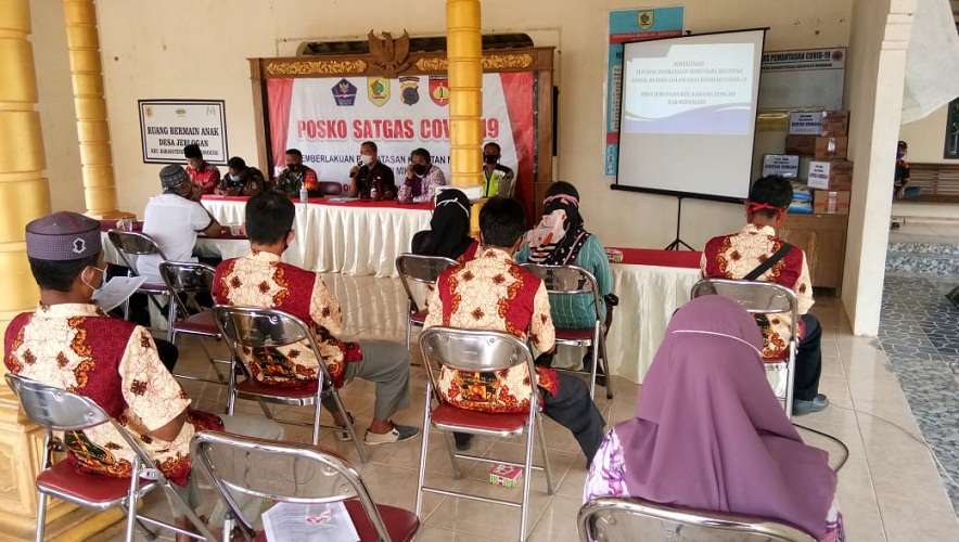 Agar Tepat Sasaran, Satgas Penanganan Covid-19 Kecamatan Karangtengah Turun ke Desa-Desa Sosialisasikan Kebijakan Pembatasan Kegiatan Sosial