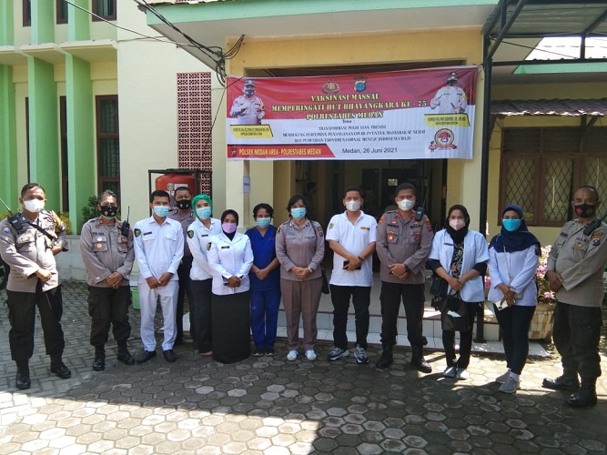 Dalam Rangka HUT Bhayangkara ke-75 Tahun 2021, Polsek Medan Area Adakan Vaksinasi Massal