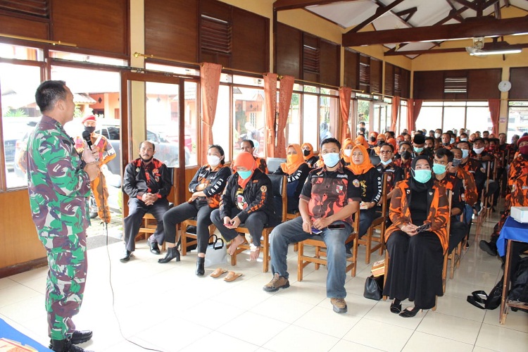 Dandim 0612/Tasikmalaya Sebagai Pemateri dalam Kegiatan "Program Penguatan Ideologi Pancasila" yang Diselenggarakan oleh Kesbangpol