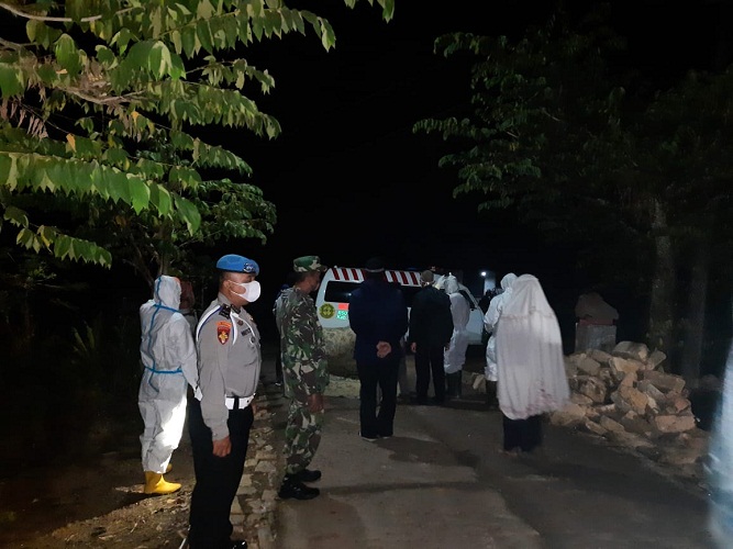 Kapten Cpl Eko: Babinsa Koramil 23/Karangtengah Selalu Dampingi Pemakaman Jenazah Covid-19