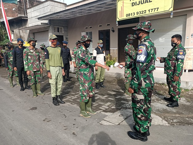 Sebelum Bekerja, Satgas TMMD Reguler Kodim Surakarta Wajib Mengecek Suhu Tubuh