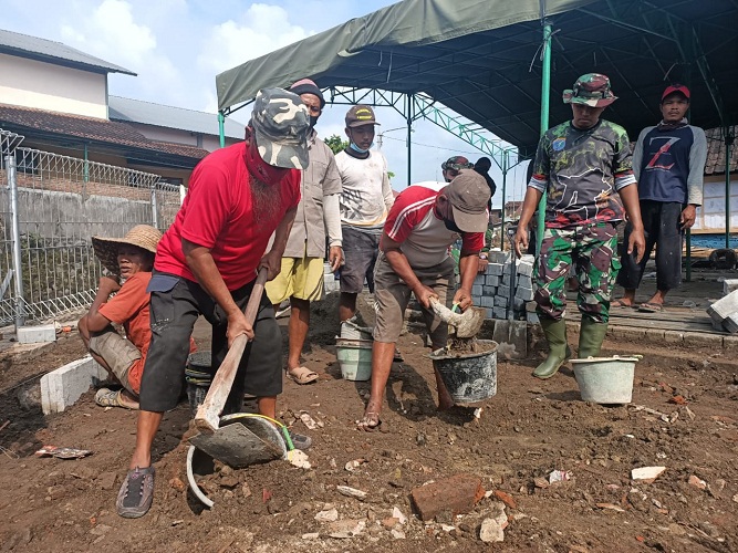 Semangat Mbah Kakung Turut Mensukseskan TMMD Reguler ke-111 Kodim Surakarta