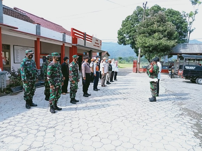Sinergitas Satgas Penanganan Covid-19 Kecamatan Tirtomoyo Memberikan Himbauan Prokes