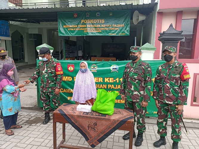 Tak Hanya Cek Progres TMMD, Tim Wasev Itdam IV/Diponegoro Juga Memberikan Bingkisan kepada Warga