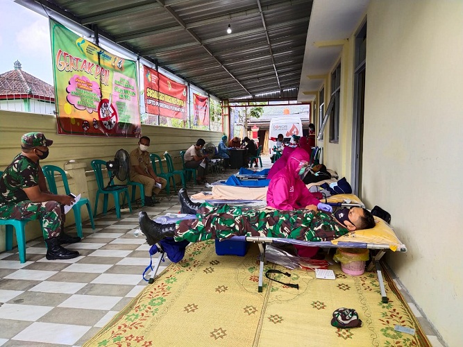 Tak Hanya Monitoring Kegiatan, Pelda Puji Pimpin Anggota Sumbangkan Darah