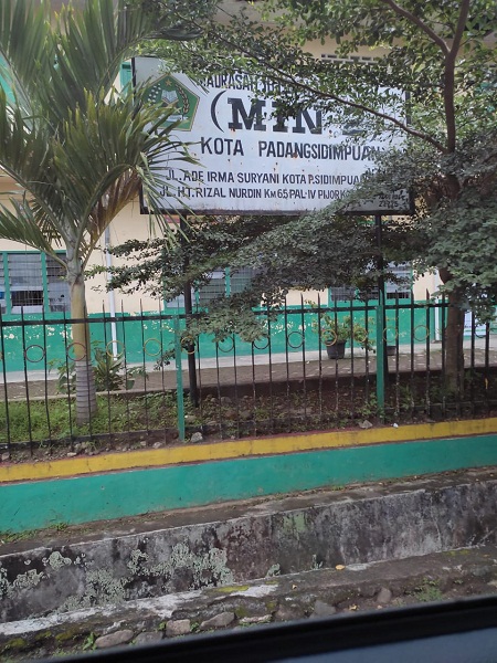 Animo Masyarakat Sidimpuan Sekolah di MIN Tinggi, Diduga Kemenag Terkesan Tutup Mata