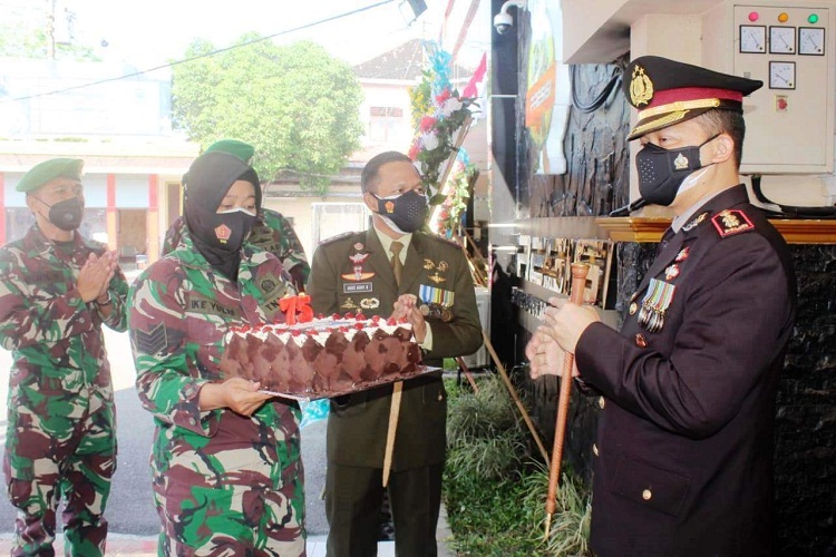 Dandim 0726/Sukoharjo Menyambangi Polres Mengucapkan Dirgahayu Bhayangkara ke-75