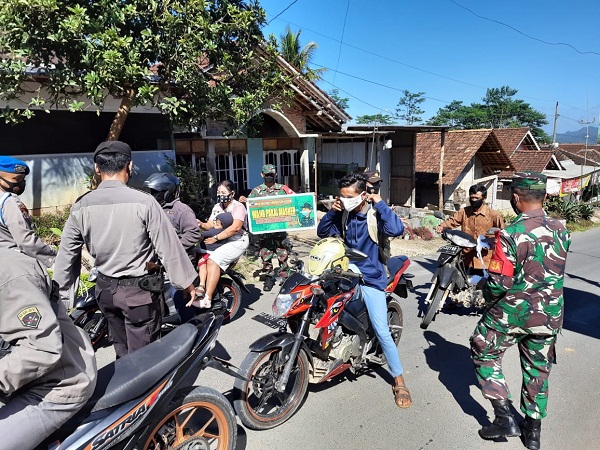 Danramil 23/Karangtengah: Setiap Orang Mempunyai Peran Menghadapi Pandemi dengan Disiplin Menerapkan Prokes