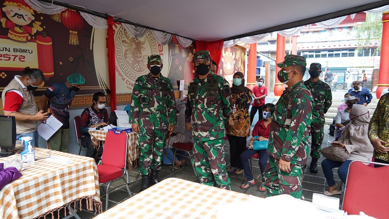 Danrem 061/Sk Terus Mendukung Percepatan Vaksinasi COVID-19 Cek Vaksinasi Vihara Danagun