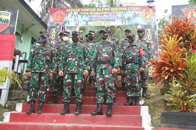 Danrem 172/PWY Mengunjungi Satgas Pamtas RI-PNG Yonif 131/Braja Sakti Pos Kout KM. 31, Distrik Arso Barat