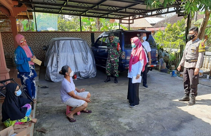 Ini Tujuan Babinsa Dampingi Petugas Kesehatan Laksanakan Tracing