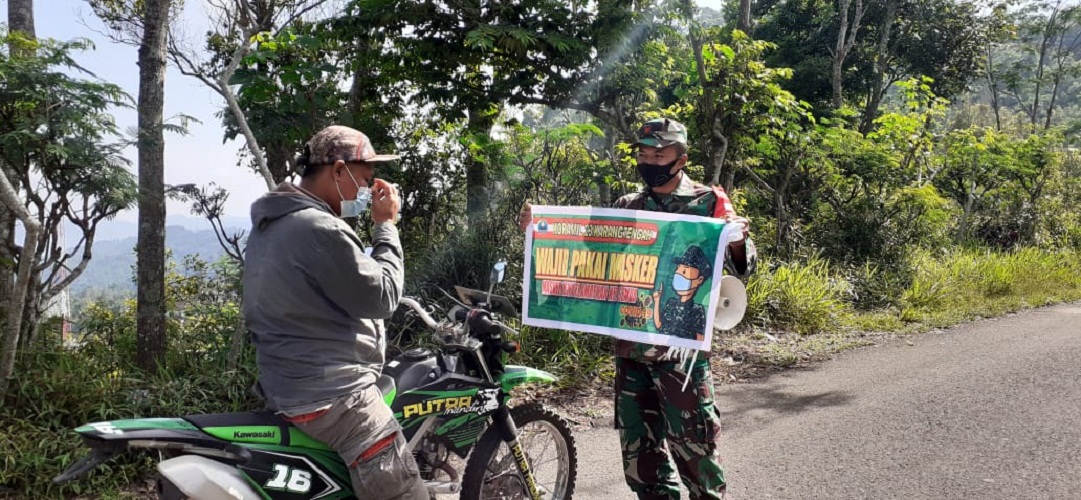 Kepedulian Babinsa kepada Pengguna Jalan Akan Pentingnya Kesehatan