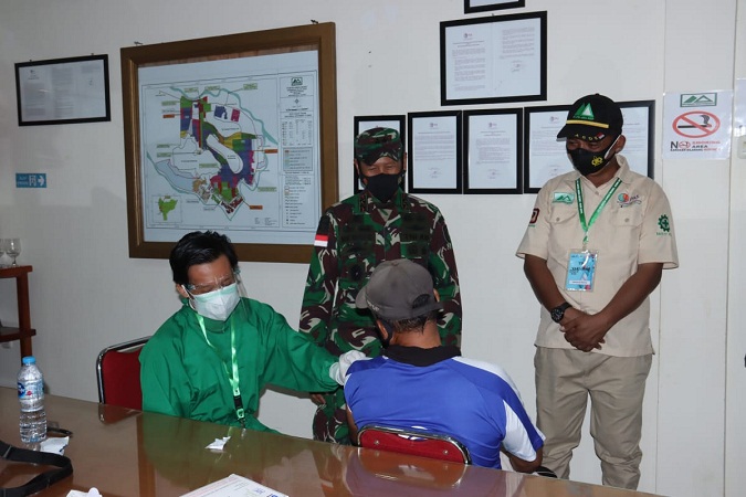 Tinjau Vaksinasi di Kubu Raya, Pangdam XII/Tpr Menghimbau Masyarakat Kurangi Aktifitas di Luar Rumah