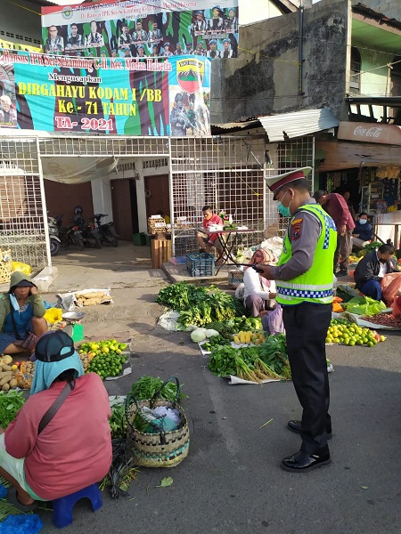 Patroli Pasar, Ini yang Dilakukan Polsek Medan Helvetia Guna Himbau Kamtibmas dan Prokes