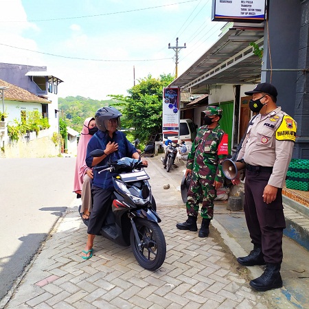 Penegakan PPKM, Koramil dan Polsek Puhpelem Menggelar Operasi Yustisi Prokes COVID-19