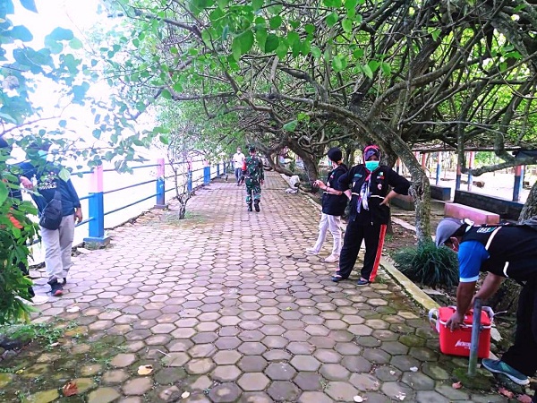 Petugas Sasar Area Waduk Bade Mentertibkan Warga