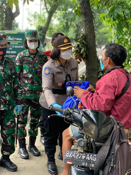 Polda Sumut Distribusikan Bansos dari Ibu Asuh dan Pakor Polwan RI Bagi Warga Kurang Mampu