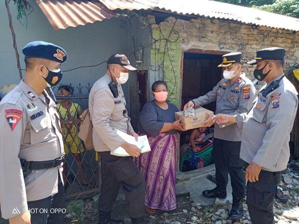Polsek Medan Area Salurkan Sembako dari Polda Sumut kepada Warga Kurang Mampu di PPKM Level 4