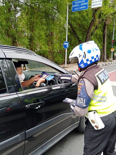 Ribuan Brosur Sosialisasi PPKM Darurat di Sebar