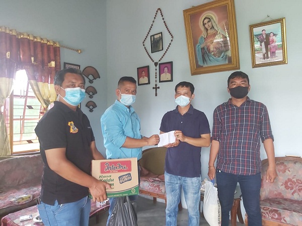 Wartawan Poldasu dan Polrestabes Sakit, Ketua Pewarta Memberikan Santunan dan Sembako