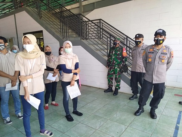 Koramil dan Polsek Ngadirojo Monitoring Vaksinasi untuk Karyawan Perusahaan