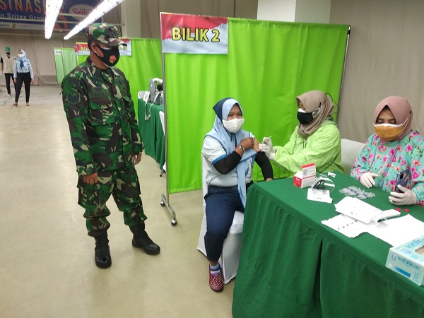 Peran Aktif Koramil 04/Jebres dalam Serbuan Vaksin TNI, Polri Tahap I di Wilayah Jebres Surakarta