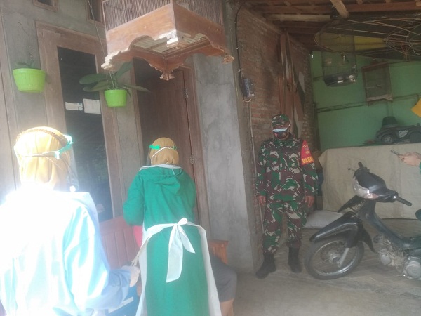 Puskesmas Tracing dan Swab Antigen yang Didampingi Babinsa Sumber