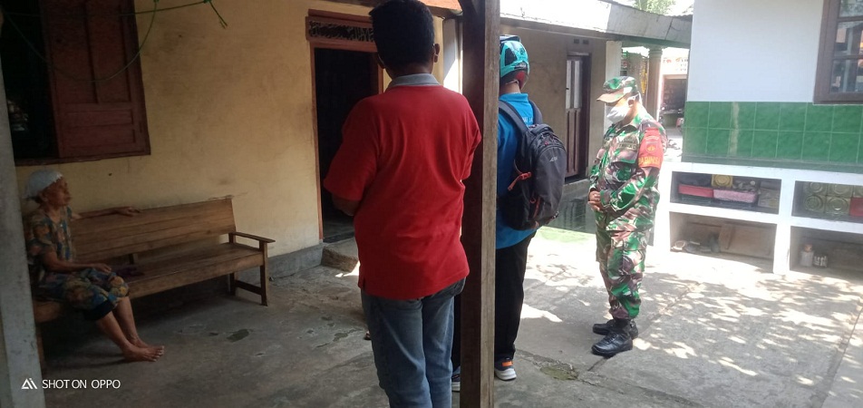 Sinergi Babinsa dan Tim Satgas dalam Memerangi Covid-19 di Andong