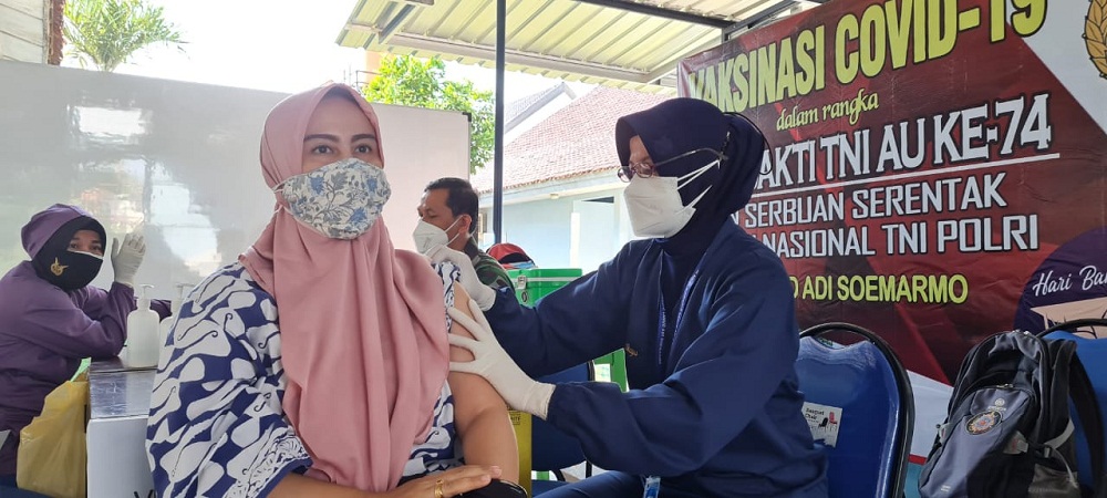 Tim Nakes RSAU dr. Siswanto Lanud Smo Melanjutkan Vaksinasi Tahap ke-2
