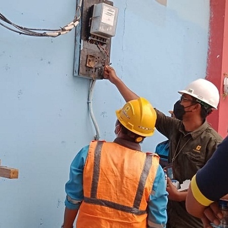 Antisipasi Kebakaran, Kalapas Narkotika EP Prayer Manik Memeriksa Instalasi Kelistrikan