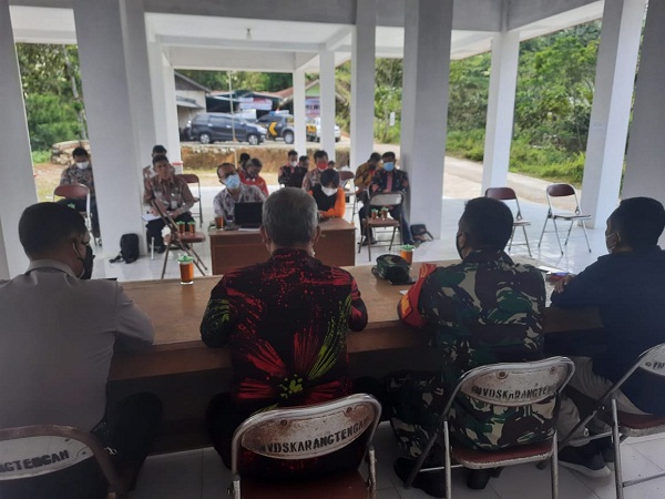 Danramil 23/Karangtengah Bersama Jajaran Forkopincam Menghadiri Musrenbangdes