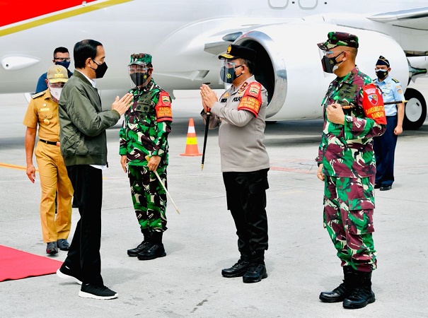 Kapolda Sumut Menjemput Presiden RI dalam Kunker di Sumut