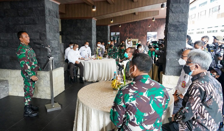 Kasad Terima Penyerahan Sertifikat Tanah Daerah Latihan TNI AD di Kebumen